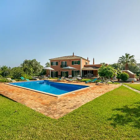 Whome | Exclusive & Private 4-bed Family Holiday Corotelo