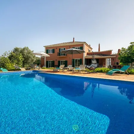 Whome | Exclusive & Private 4-bed Family Holiday Casa de Férias Corotelo